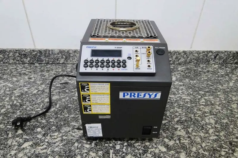 Calibração e aferição de equipamentos de medição química